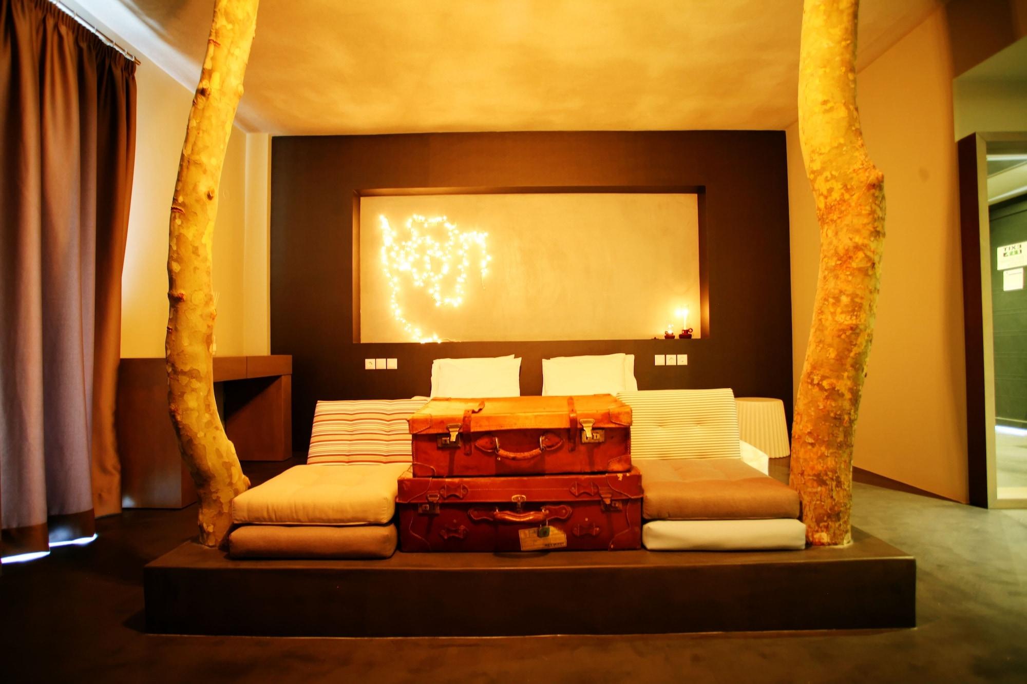 Oniropetra Boutique Hotel Karpeníszi Kültér fotó
